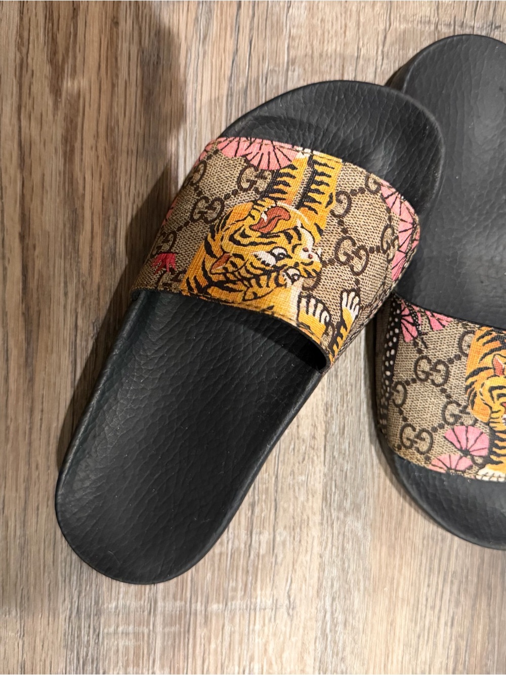 Gucci Black Embossed Logo Rubber Slide